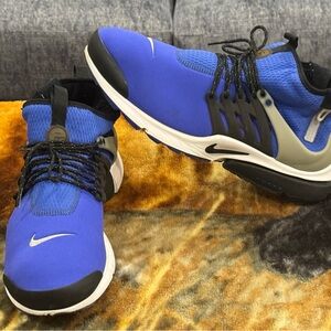 Nike Men's Blue and Black Athletic Shoes